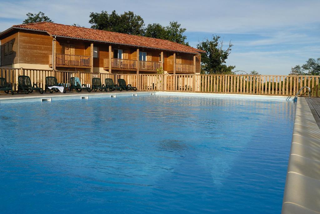 Madame Vacances - Residence Du Golf D'Armagnac Eauze Rum bild